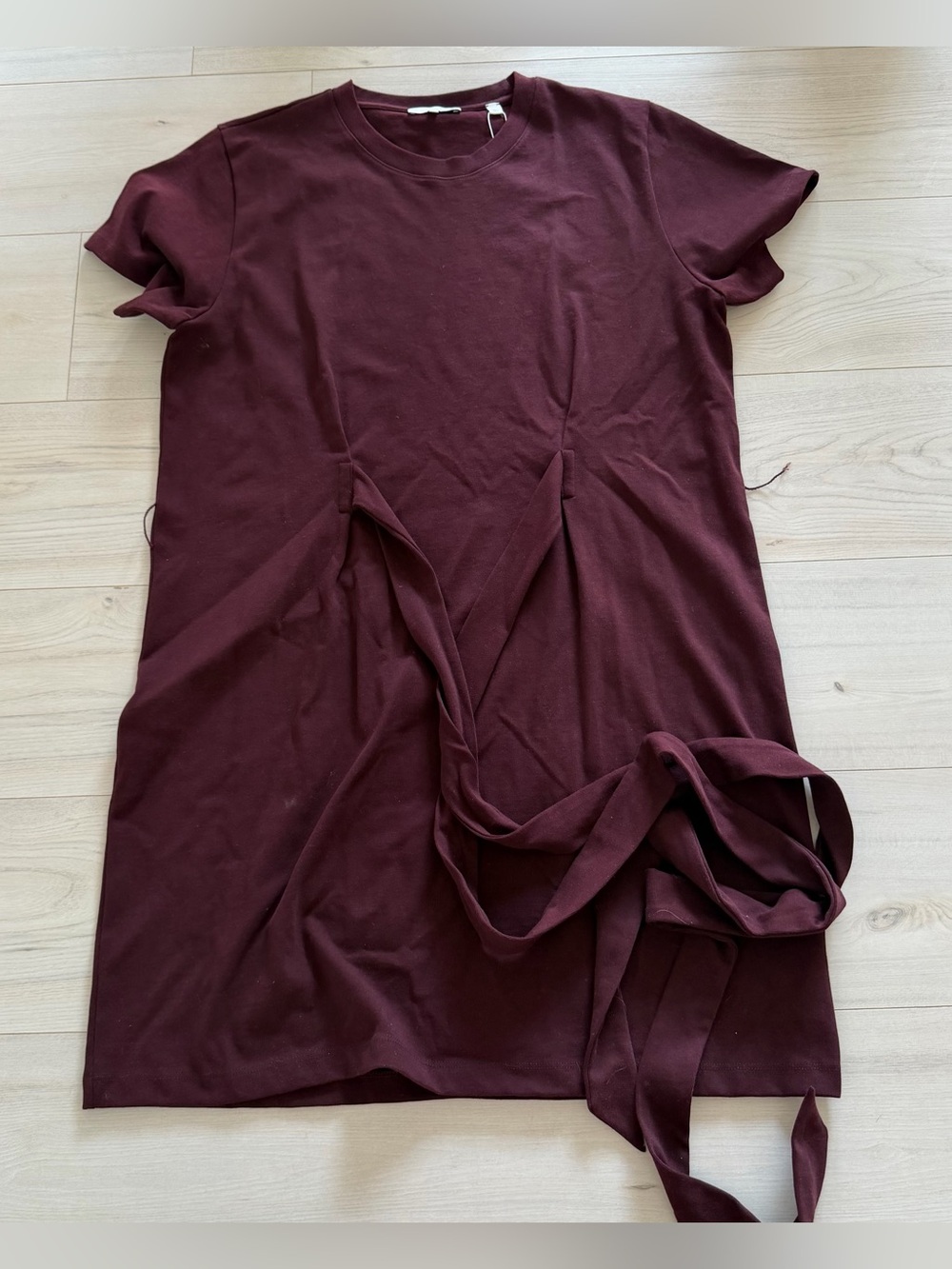 Vince Short Sleeve Dress With Tie in Burgundy